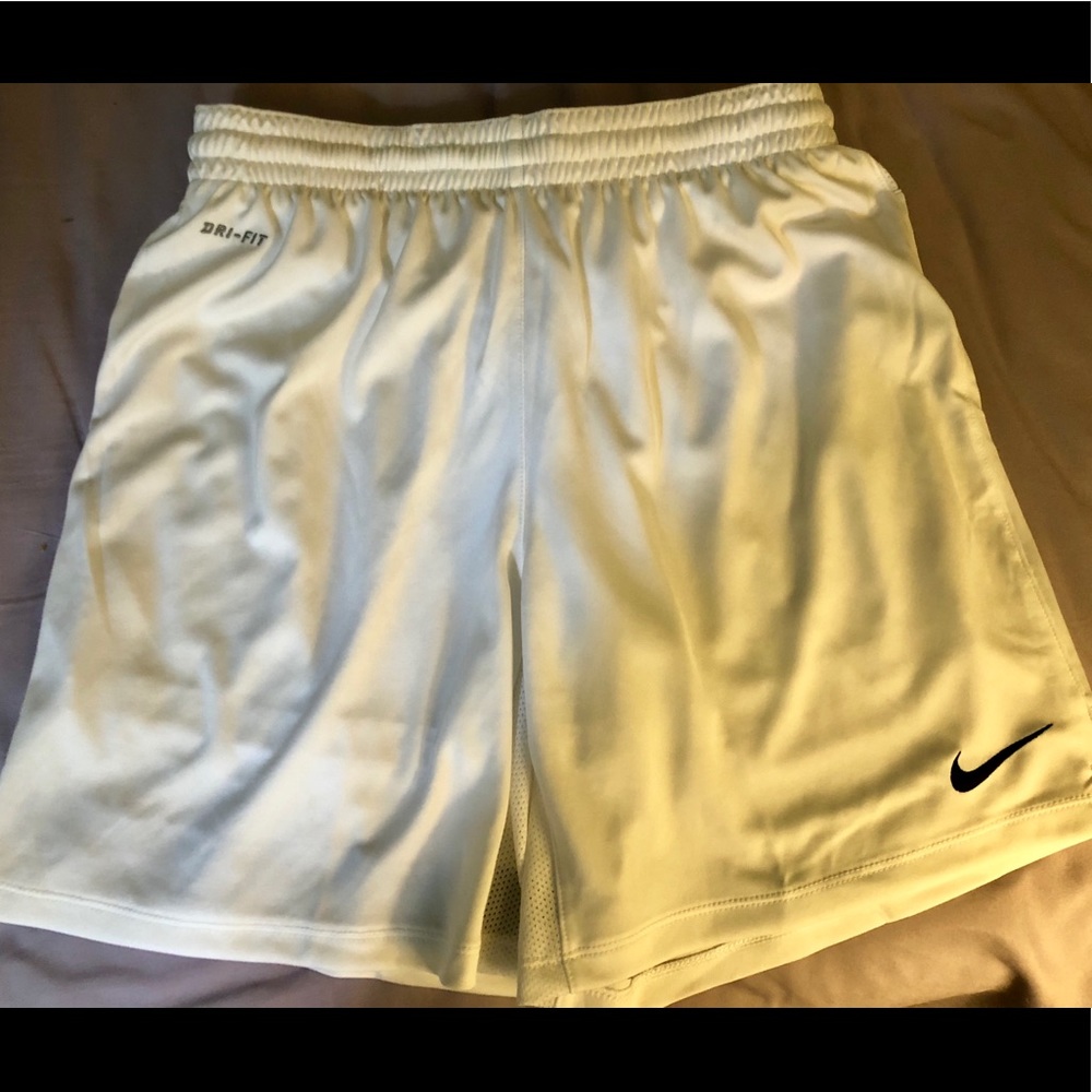 Women’s white Nike soccer shorts w/ built-in Liner
